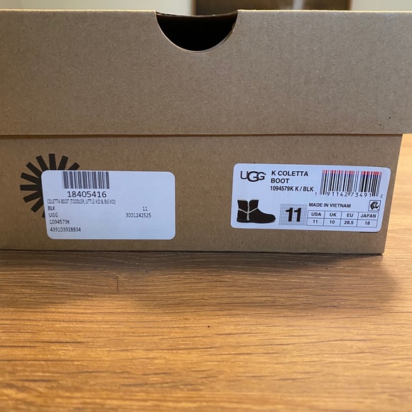 *Last One*New w/box Ugg Suede ankle boots - Picture 6 of 6